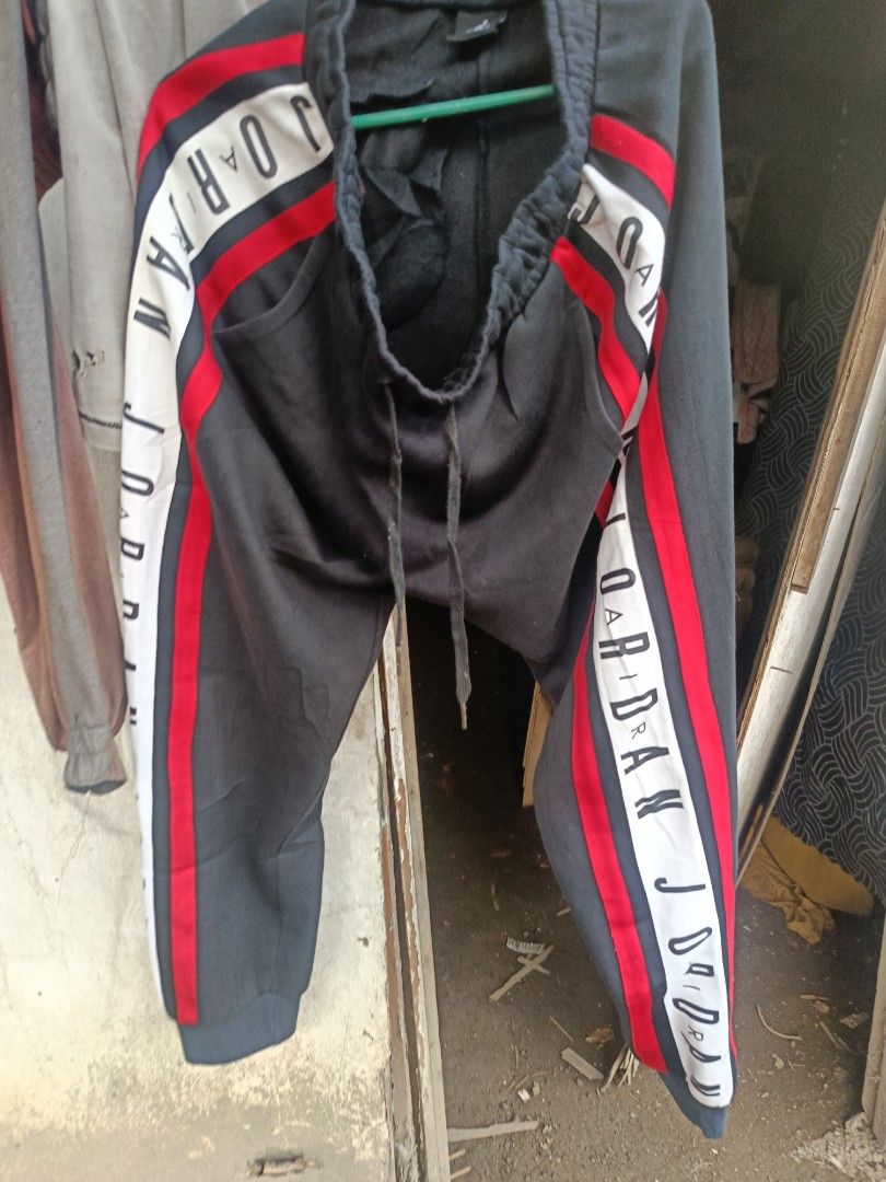 Jordan (Category: Joggers) located in Alabat. Submitted by hanmichael20810 (Listing ID 1464703594, Image 2). Description: #PTPA FOR SALE.!! BAKA MAY LOOKING SIZE XL GOOD AS NEW CONDITIONS COLOR RATE 9.8/10 400 ONLY.