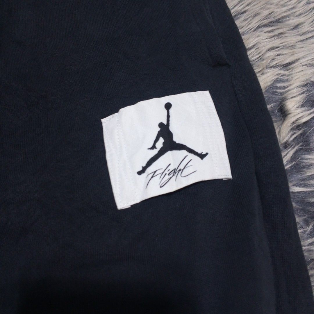 Jordan box logo (Category: Joggers) located in Manila. Submitted by pagatpatan59259 (Listing ID 1464593732, Image 3). Description: Jordan box logo size: XL Price: 850.
