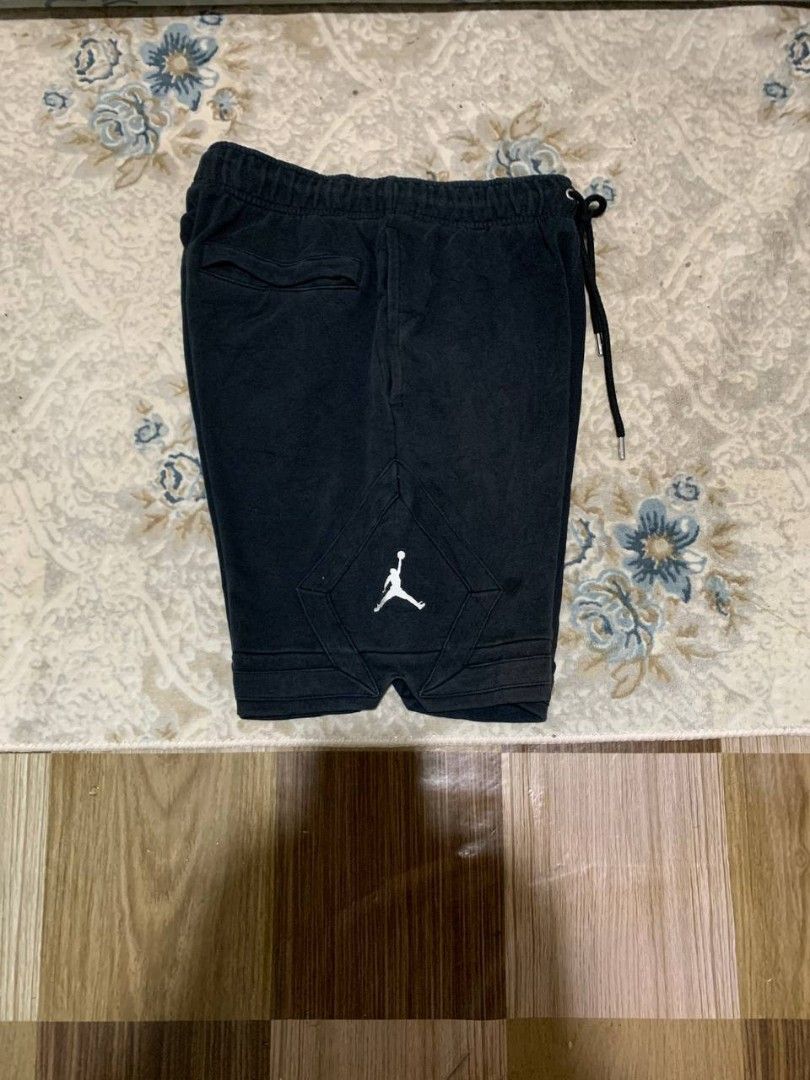Jordan diamond short (Category: Activewear) located in Bula. Submitted by justinejar75338 (Listing ID 1464731920, Image 3). Description: Jordan Diamond cotton short size M on tag Fitted to large good condition color rate 9/10 issue minimal discoloration not very visible 750 free shipped 📩📩📩.