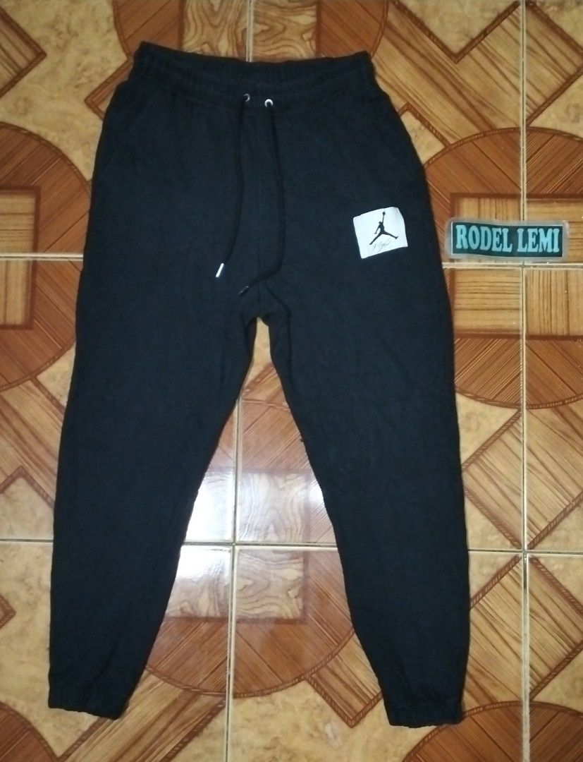 Jordan essentials jogger pants (Category: Joggers) located in Bulacan. Submitted by ryldeal030912 (Listing ID 1464698730, Image 2). Description: excellent condition medium 30-32" waistline 39" lenght.