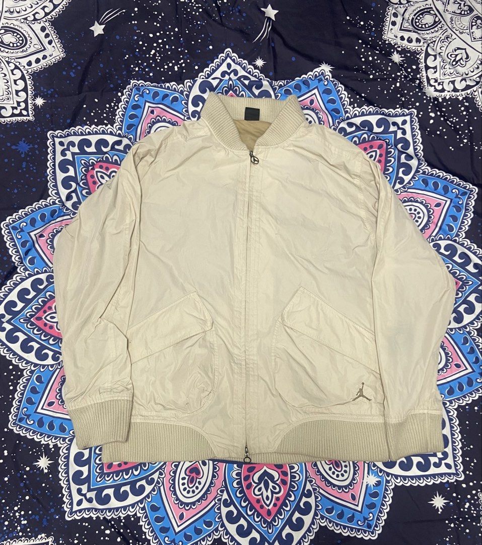 Jordan Essentials Renegade Lightweight Jacket (Category: Coats, Jackets and Outerwear) located in General Santos City (Dadiangas). Submitted by keenstone_70659e (Listing ID 1464677070, Image 1). Description: 1 PINHOLE and OTHER WASHABLE STAIN.