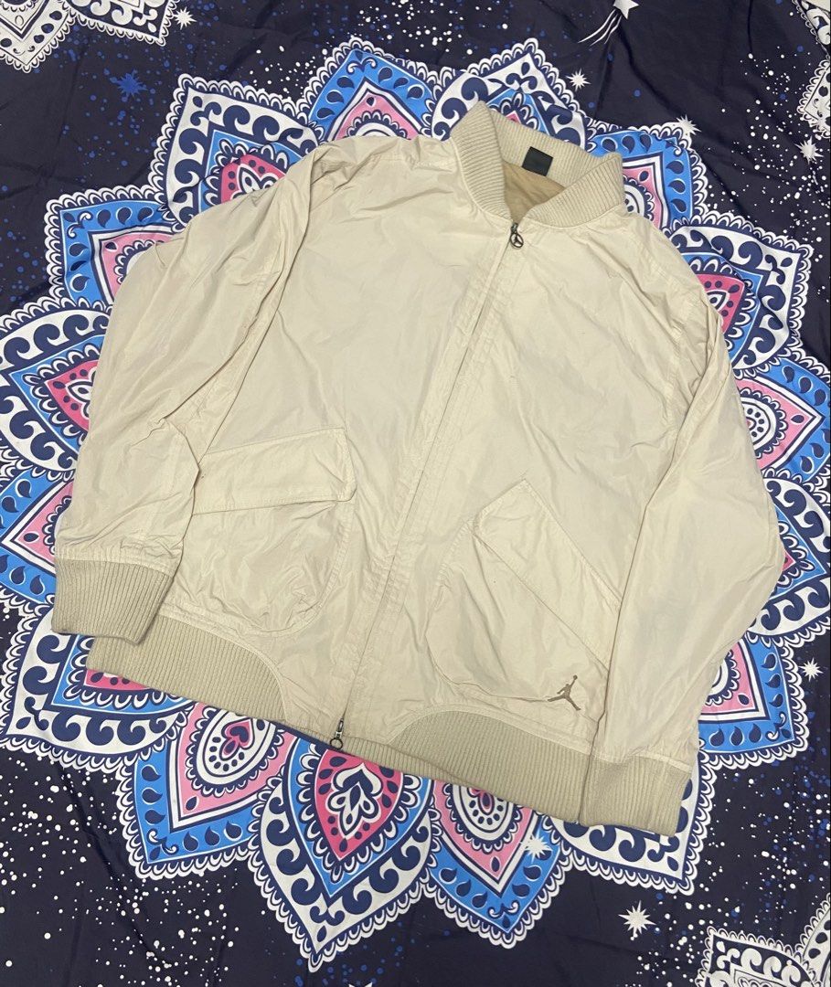 Jordan Essentials Renegade Lightweight Jacket (Category: Coats, Jackets and Outerwear) located in General Santos City (Dadiangas). Submitted by keenstone_70659e (Listing ID 1464677070, Image 2). Description: 1 PINHOLE and OTHER WASHABLE STAIN.