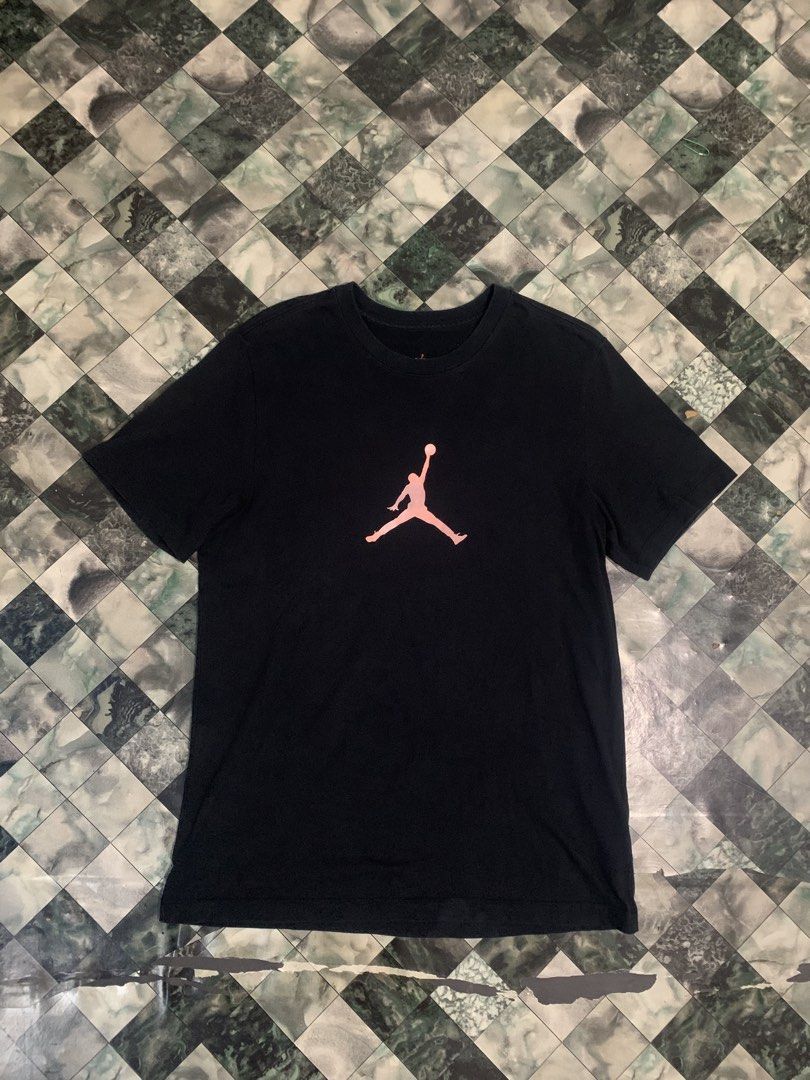 Jordan Jumpman 23 Graphic Tee Black Size L (Category: Tshirts & Polo Shirts ) located in Cebu City. Submitted by tangubrhia45277 (Listing ID 1464701127, Image 1). Description: - Brand: Jordan - Color: Black with pinkish-orange logo - Size: Large - Material: 100% Cotton - Fit: Standard short sleeve crewneck - Design: Large Jumpman logo on front chest, large '23' and Jordan text on the upper back - Authenticity: Style code DO8899-010 on inner tag.