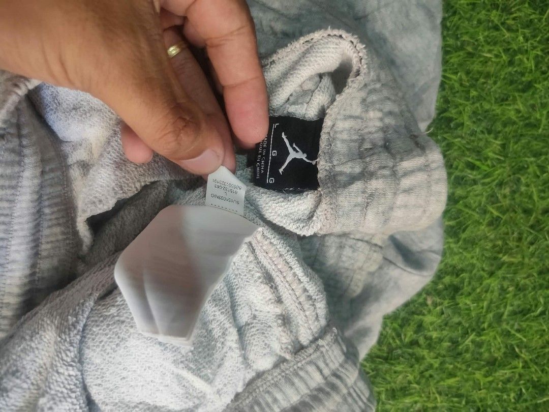 Jordin sweat short (Category: Activewear) located in Vinzons. Submitted by khasanche43622 (Listing ID 1464730559, Image 3). Description: Verygood condition Large on tag Waist - 32-40 L-21 Need wash fresh from bale see photo for reference.