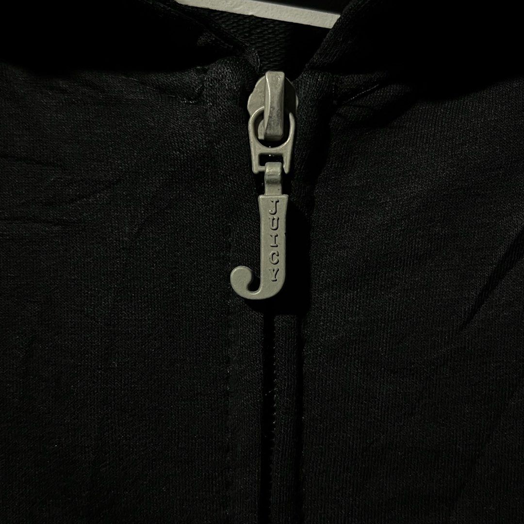 JUICY COUTURE (Category: Activewear) located in Naga. Submitted by goodfinds_only.v1 (Listing ID 1464628602, Image 2). Description: Size small 10/10 color rate Good condition Minor hairline.