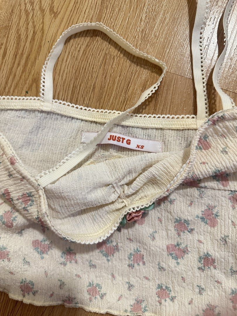 [JUST G] floral tank top (Category: Sleeveless) located in Cainta. Submitted by m4tchyyy (Listing ID 1464649475, Image 2). Description: 🍀 mode of payment: gcash or bdo 🍀 mode of delivery: j&t express, ggx, or same day delivery within metro manila feel free to inquire! 🩷.