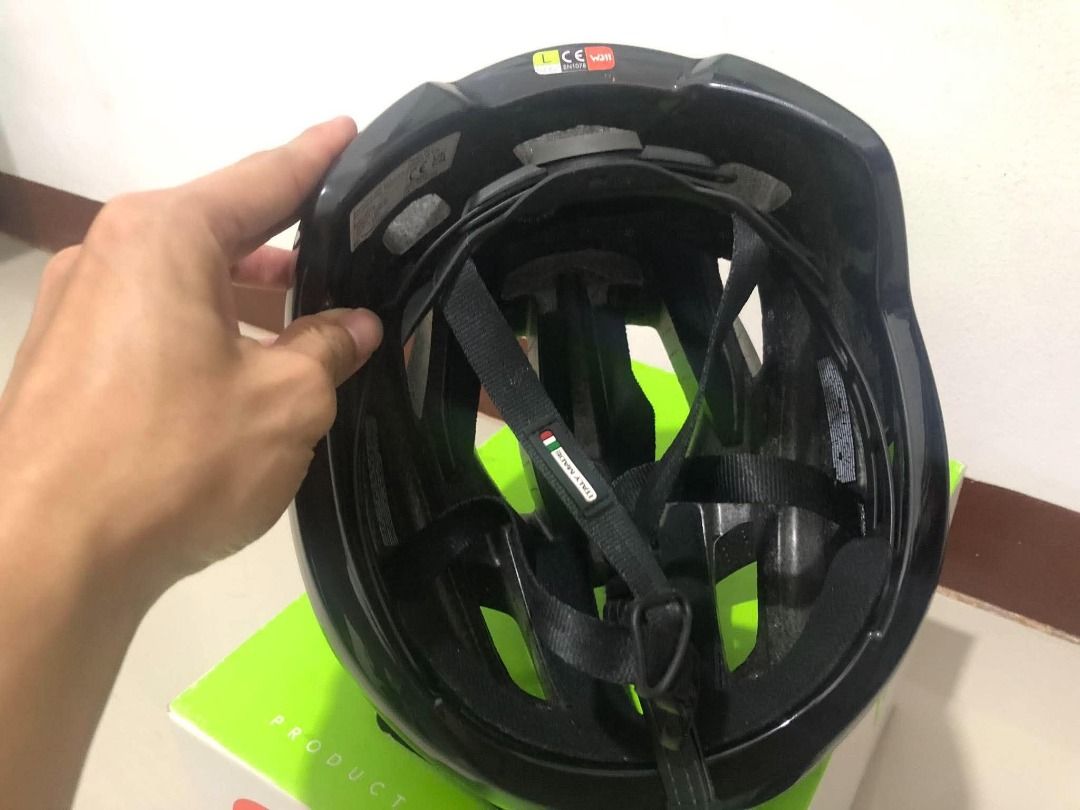 KASK BIKE HELMET SINTESI LARGE (Category: Bicycles) located in Paranaque City. Submitted by rhick.chua (Listing ID 1464654281, Image 3). Description: FOR SALE: KASK SINTESI BIKE HELMET LARGE 5,000 pesos Freebies: Head light Rockbros + Tail light Rockbros+ Sagmit Tire repair kit + Framebag Rockbros Note: Original Price is 7,000 Location: Waltermart Bicutan (Pwede meet-up doon) RFS: Trying to buy for a smaller size.