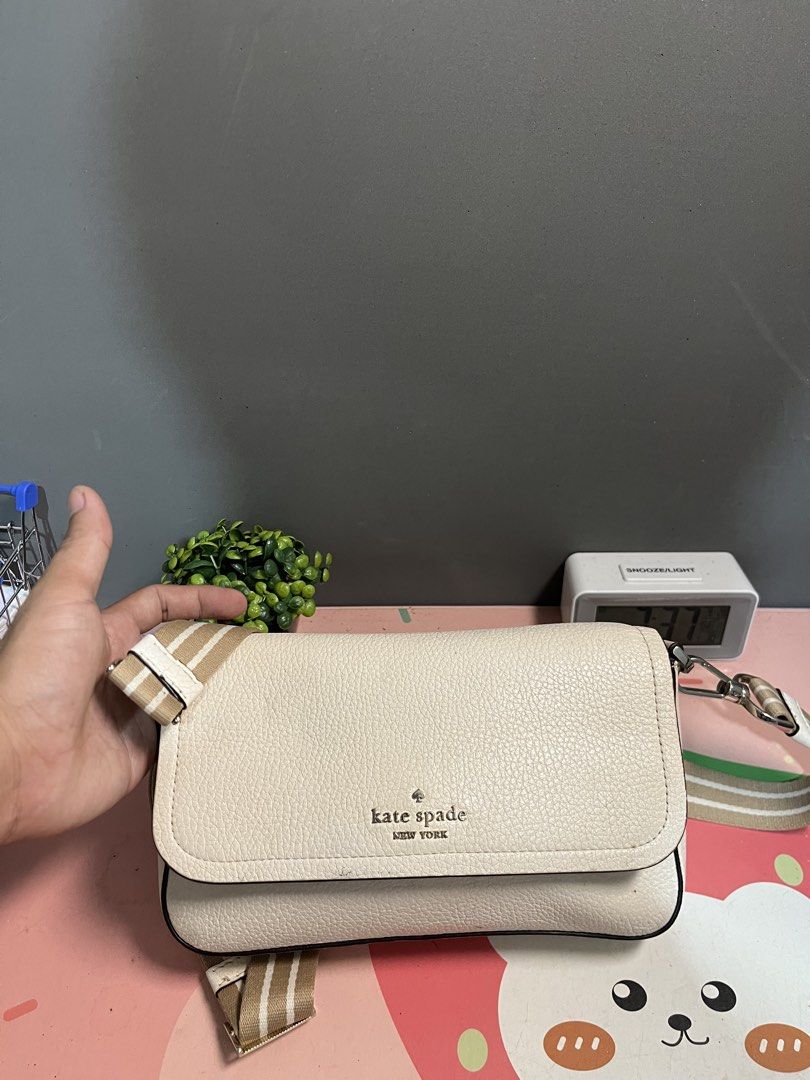 KATE SPADE (Category: Announcements) located in Palo. Submitted by marllennon (Listing ID 1464688351, Image 2). Description: Authentic 100% Good condition No issue dn if interested Location : Palo leyte.