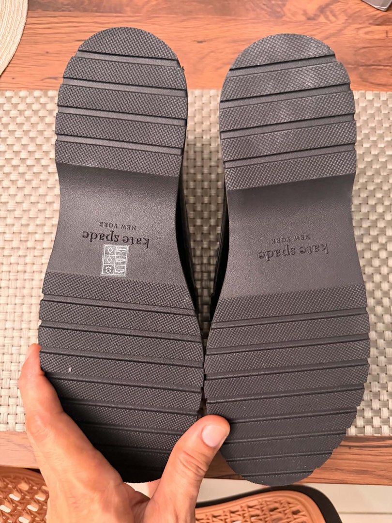 Kate spade (Category: Loafers) located in Muntinlupa City. Submitted by dielaine (Listing ID 1464748246, Image 3). Description: New, padala galing U.s A bit small sa daughter ko. Walk lng konte sa mall. Size 8.5 .