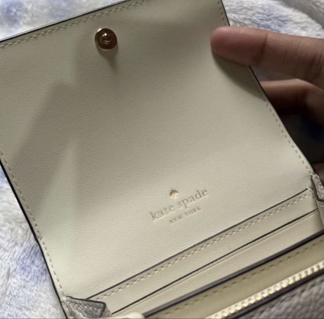 Kate Spade Kayla (Category: Wallets & Card holders) located in Las Pinas. Submitted by kaye_declutter37 (Listing ID 1464644480, Image 3). Description: Used Kate Spade in Kayla White 🚫No visible issues tear/Scratches i HardWares 💓FEATURES: Interior zip pocket, bill slot 6 interior credit card slots Flap with snap Interior zip compartment Metal Spade RFS: Declutter too much wallet ♥️ Not entertaining low ballers. .