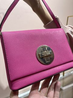 (Category: ) located in . Submitted by luxuryitems_bybosst (Listing ID 1464611705, Image 1). Description: .