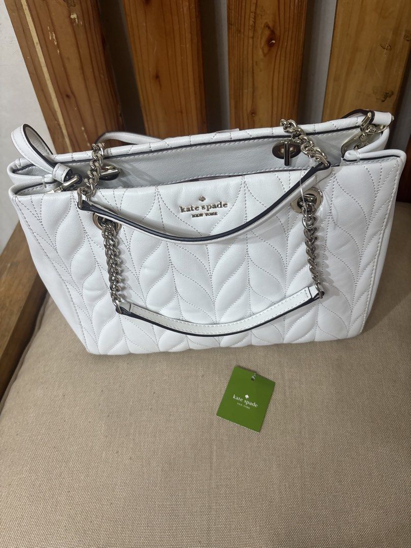 Kate Spade White Quilted Leather Shoulder Bag (Category: Shoulder Bags) located in Famy. Submitted by frenchmacaroon (Listing ID 1464594306, Image 1). Description: - White quilted leather shoulder bag by Kate Spade - Features elegant silver chain details - Interior zip pockets for organization - Comes with original tags attached - Versatile for everyday wear or special events Tag removed but brandnew.