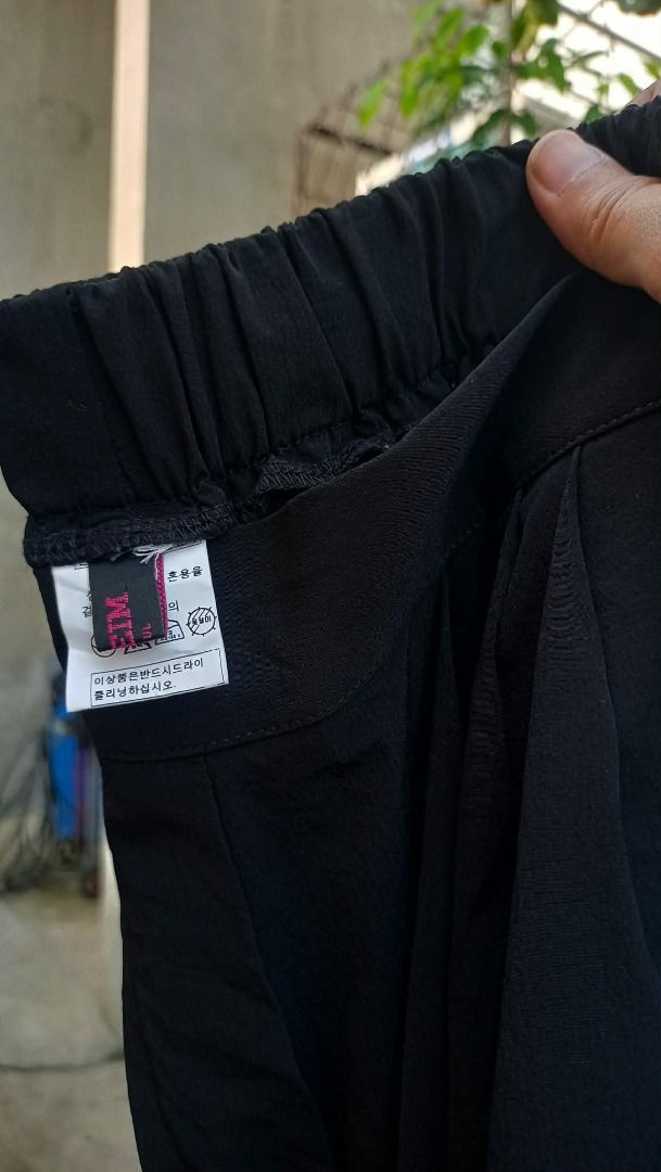 K.C deep black wide flowy squarepants (Category: Other Bottoms) located in Davao. Submitted by irisrazona16792 (Listing ID 1464665924, Image 2). Description: Wd side pocket Waist 28-32 (garterize) L 32 good as new.
