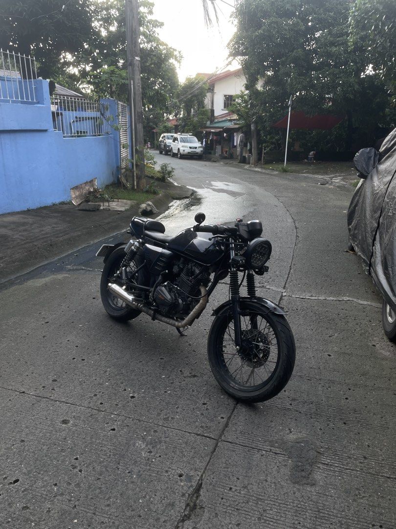 KEEWAY CR152 (Category: Motorbikes for Sale) located in Manila. Submitted by roboruuu (Listing ID 1464616098, Image 1). Description: FOR SALE KEEWAY CAFE RACER 152 2021 📍Antipolo City Loc ✅Complete Original Or/Cr ✅Open DOS w ID ✅2 ORIG Keys ✅Original Plate ✅Registered ✅9k km legit odo (parang bnew) ✅All Stock Makina (di pa nabuksan) ✅Newly Change Oil ✅Tahimik Makina UPGRADES ✅SPD Rims F 3.50 / R 2.50 ✅Pirelli Rosso 140/70/17 R ✅Pirelli Rosso 110