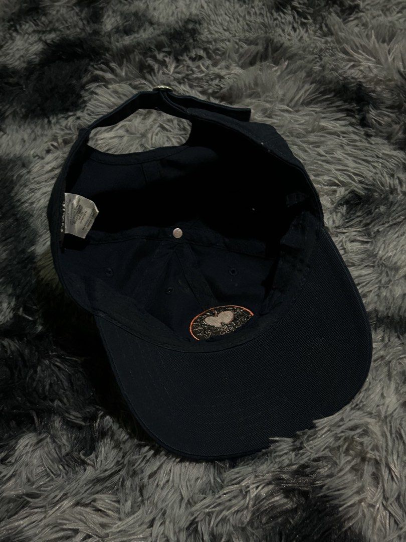 Keith Haring x Mad Engine Navy Blue Baseball Cap (Category: Caps & Hats) located in Cadiz. Submitted by jaybatiller (Listing ID 1464614944, Image 2). Description: - Navy blue baseball cap - Features a cool Keith Haring graphic patch on the front - Adjustable strap at the back for a good fit - Made from 100% cotton - One size fits most - Great for everyday wear.