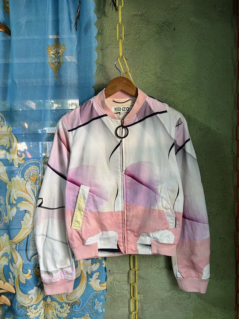 Kenzo bomber jacket women’s (Category: Coats, Jackets and Outerwear) located in Balamban. Submitted by jersey033 (Listing ID 1464764076, Image 1). Description: In great as new condition No issues COLORATE 9.8/10 .