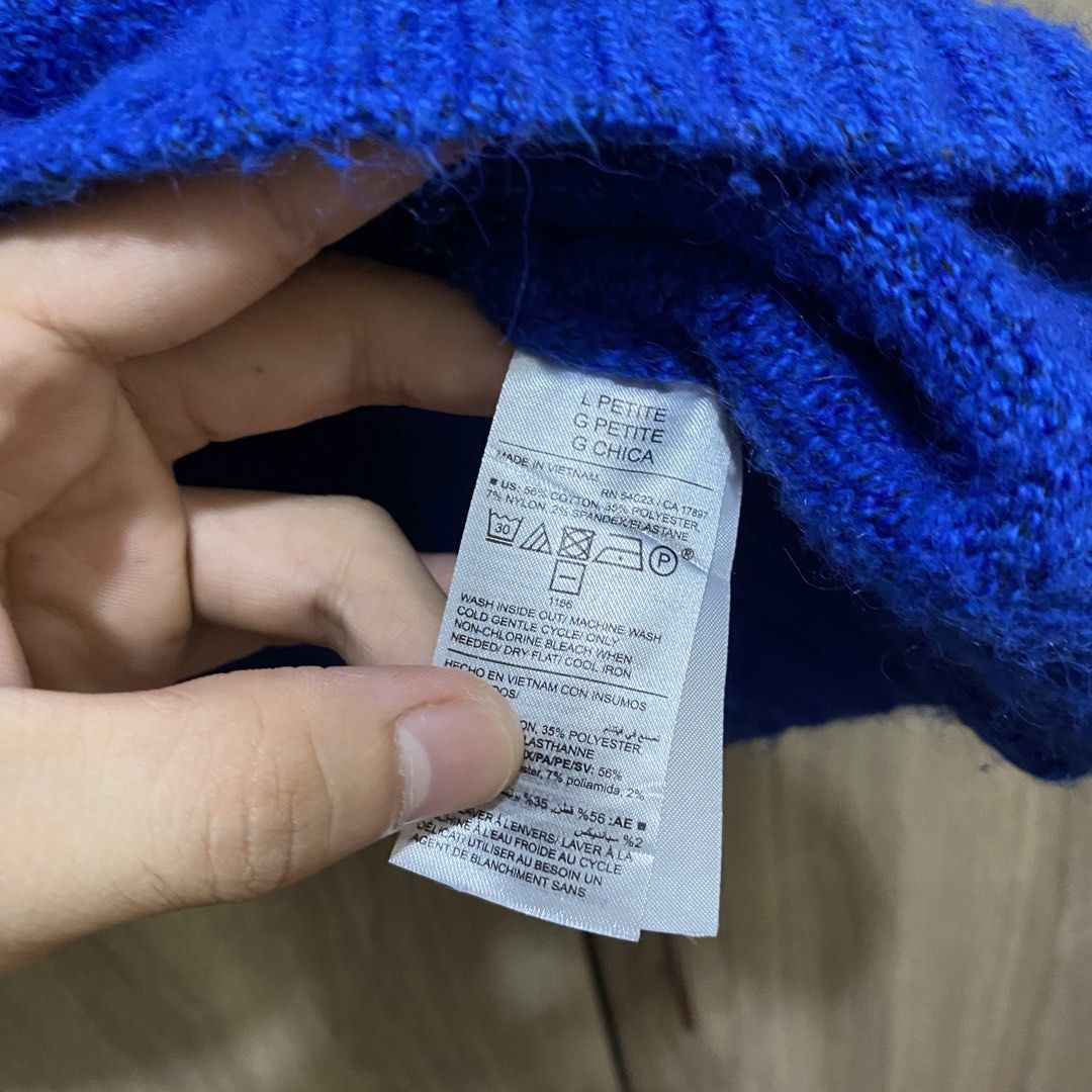 Knitted (Category: Coats, Jackets and Outerwear) located in Manila. Submitted by saint.m (Listing ID 1464646002, Image 3). Description: Length: 23 Width: 22.
