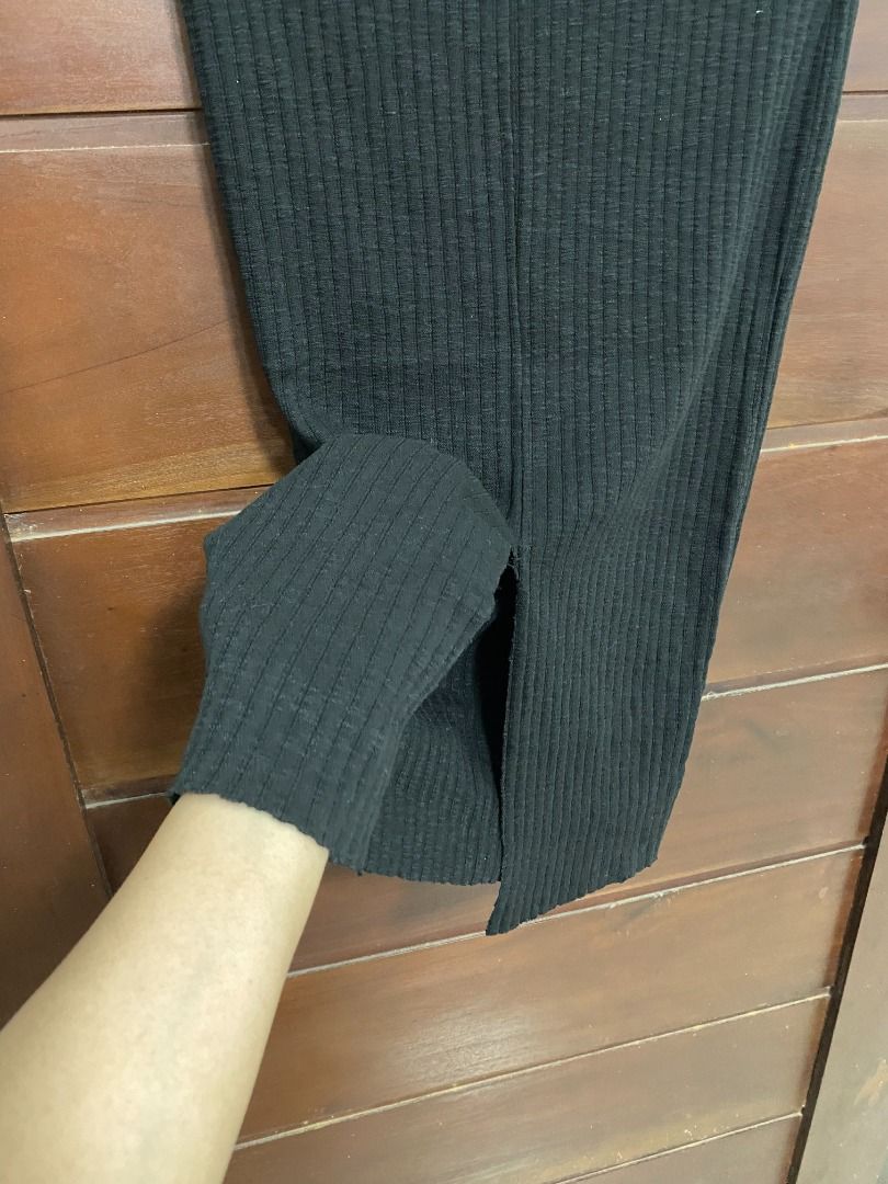 Knitted pencil skirt (Category: Skirts) located in Los Banos. Submitted by itsmecathey (Listing ID 1464754374, Image 2). Description: Can fit 28-30 (stretch).