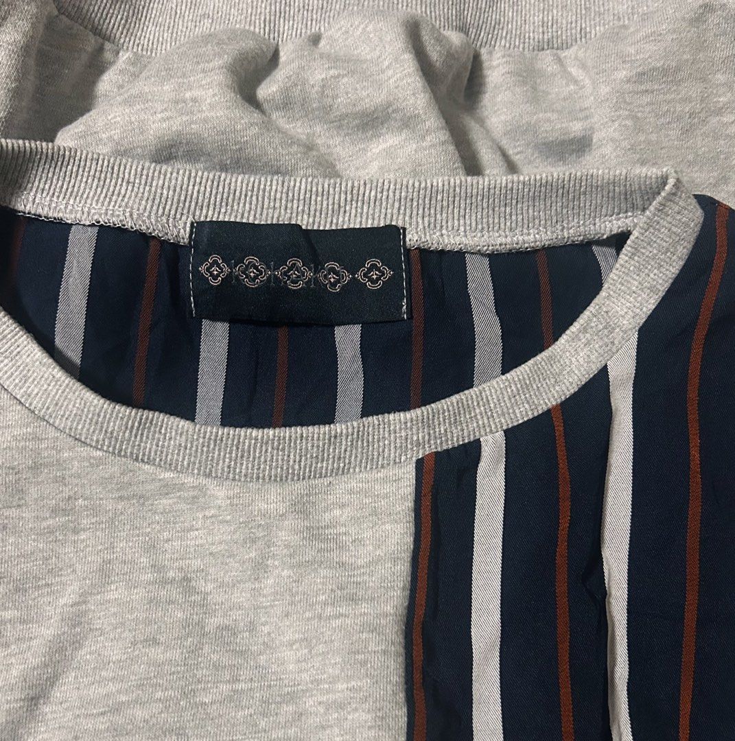 KOHAKU (Category: Others Tops) located in Davao. Submitted by sart0ria85 (Listing ID 1464747177, Image 3). Description: A gray sweater in dark blue and red stripes with ruffles on the sides! Extraordinaire! 90%POLYESTER 10% COTTON MADE IN CHINA 🇨🇳 XLARGE. Size 10 VERY GOOD CONDITION (89/100).