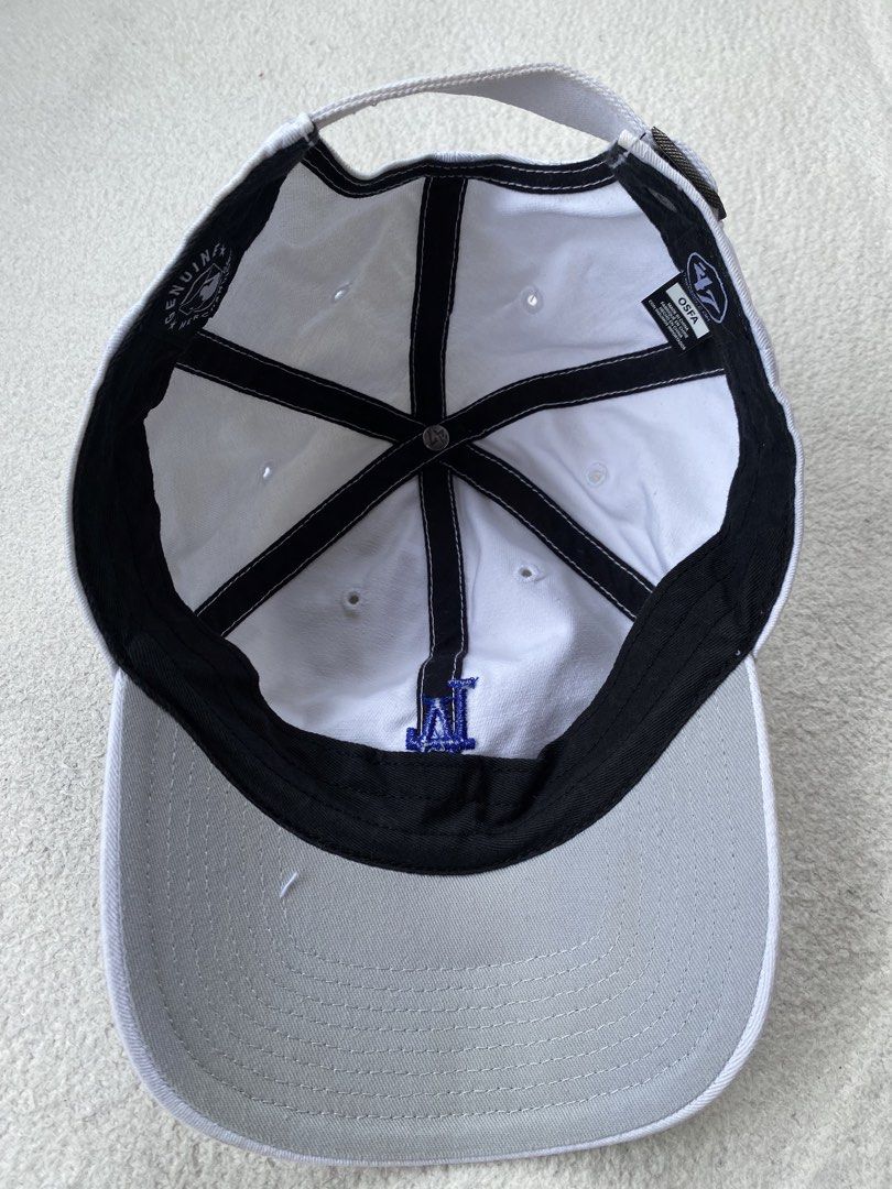 LA (Category: Caps & Hats) located in Cebu City. Submitted by thrift_tired (Listing ID 1464661065, Image 3). Description: Excellent condition no issue Colorate 1 Can ship through JNT.