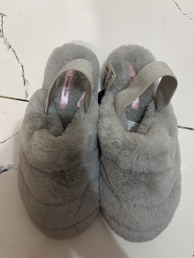 La Vie En Rose Slippers (Category: Slippers and slides) located in Quezon City. Submitted by den.declutters (Listing ID 1464583605, Image 2). Description: .