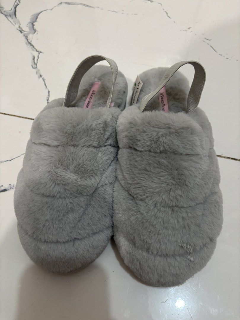 La Vie En Rose Slippers (Category: Slippers and slides) located in Quezon City. Submitted by den.declutters (Listing ID 1464583605, Image 1). Description: .
