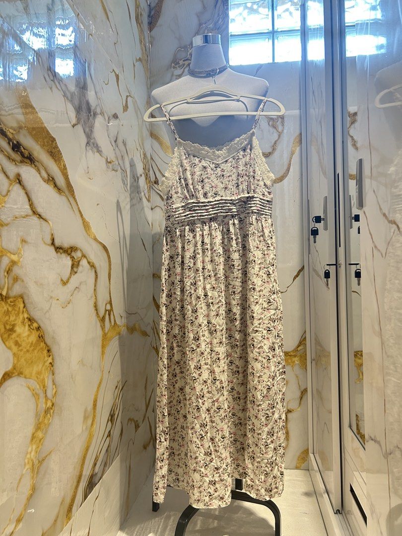 LACE SLEEVELESS DEESS (Category: Dresses) located in Cavite. Submitted by keykssells (Listing ID 1464601278, Image 1). Description: .