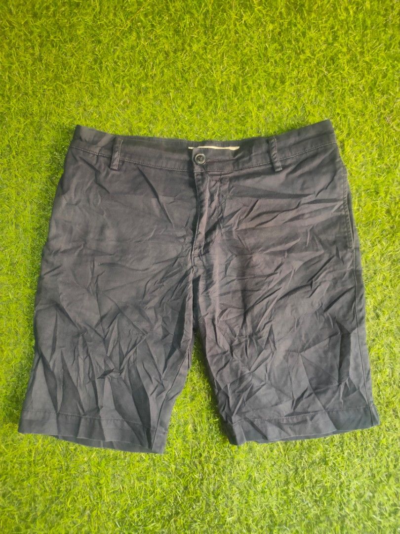 Lacoste walking short (Category: Shorts) located in Daet. Submitted by thriftnidiegz (Listing ID 1464581801, Image 2). Description: excellent condition no issue waist-30 L-18.