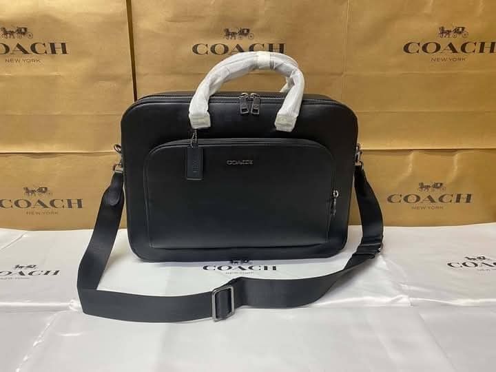 Laptop bag (Category: Shoulder Bags) located in Manila. Submitted by raredeer-4deb4e (Listing ID 1464672826, Image 2). Description: pm for orders.