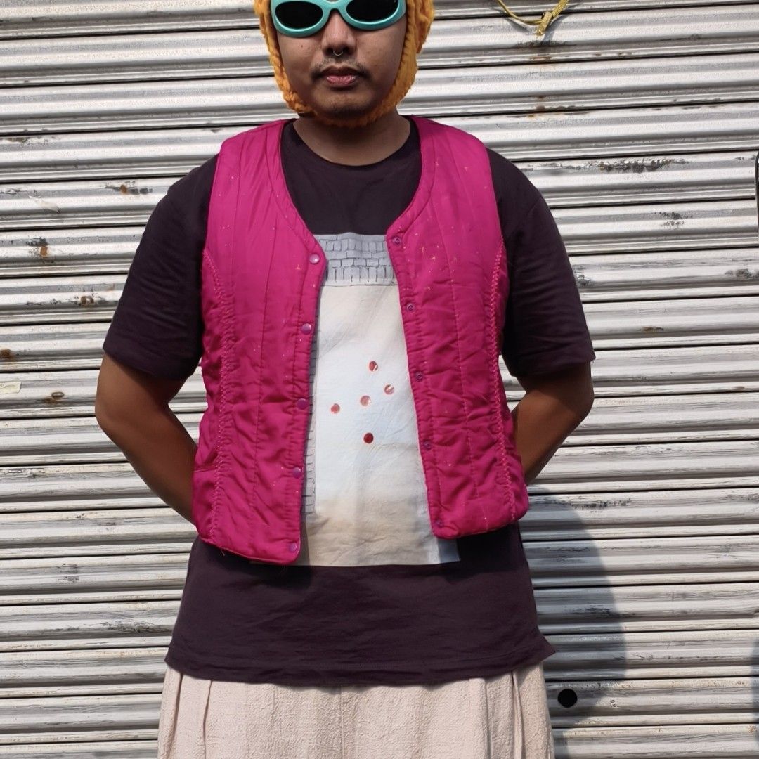 (large men) magenta quilted vest (Category: Vests) located in Lucena. Submitted by minryism (Listing ID 1464661813, Image 1). Description: magenta ⭐ ⭐ ⭐ nylon quilted push button cropped vest 💋💋2-3xl women 🌑🌑large men onli: 200 Length:21 in Width (pit to pit):20in Shoulder:13 in Arm opening: 10 i think with a crisp shirt tas balloon pants iz the way or what do u think? forda best fit po u can measure ur fav garments to compare if iz a match!!