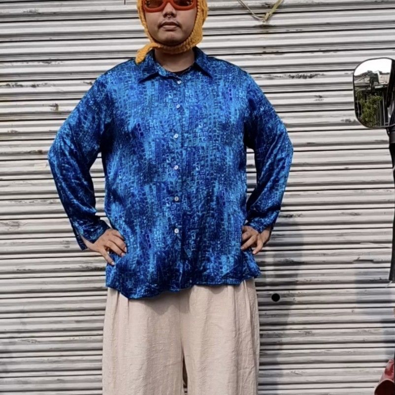 (large-xl men) royal blue snake skin pattern top (Category: Tshirts & Polo Shirts ) located in Lucena. Submitted by minryism (Listing ID 1464662358, Image 1). Description: 100% silk abstract pattern royal blue long sleeves top 💙💙 large-xl men 💟💟 upto 3xl women onli: 250 Length:25 in Width (pit to pit):25 in Shoulder:19 in Sleeves:25 in Arm opening: 11" super nice flowy summer ready top or paired with ur classic fit slacks laban na 💙💙💙💙💙�