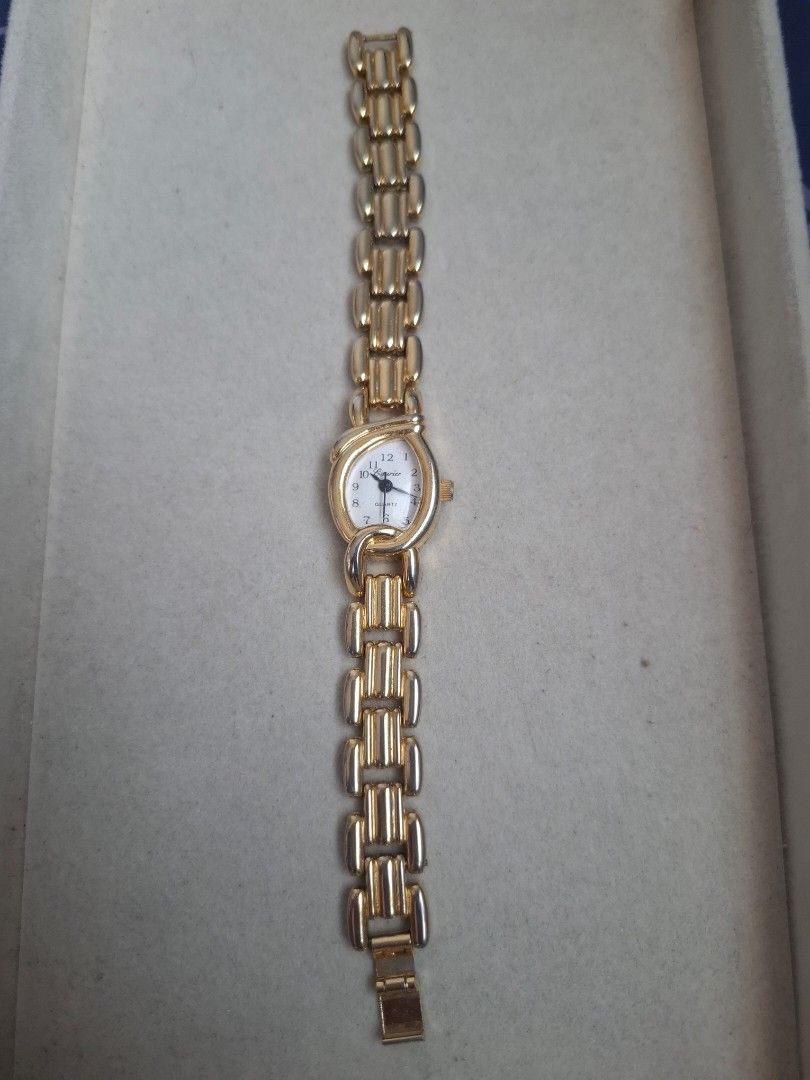 Laurier Watch (Category: Women's Watches) located in Abucay. Submitted by icia_marie18 (Listing ID 1464583189, Image 1). Description: Laurier Watch japan movement issue: major oxidation back strap watch but not visible while wearing.