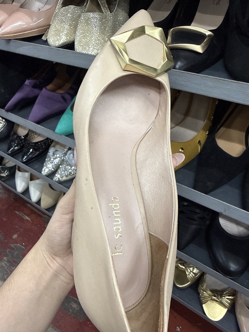 Le Saunda Beige Block Heel Pumps Size 37 (Category: Heels) located in Manila. Submitted by fastlion.584bdf (Listing ID 1464736307, Image 2). Description: - Brand: Le Saunda - Style: Nude beige block heel pumps with pointed toe - Details: Geometric gold buckle and metallic gold trim on the heel - Size: 37 / 235 - Condition: Great for daily office wear or dressing up - DM for inquiries or fast checkout!.