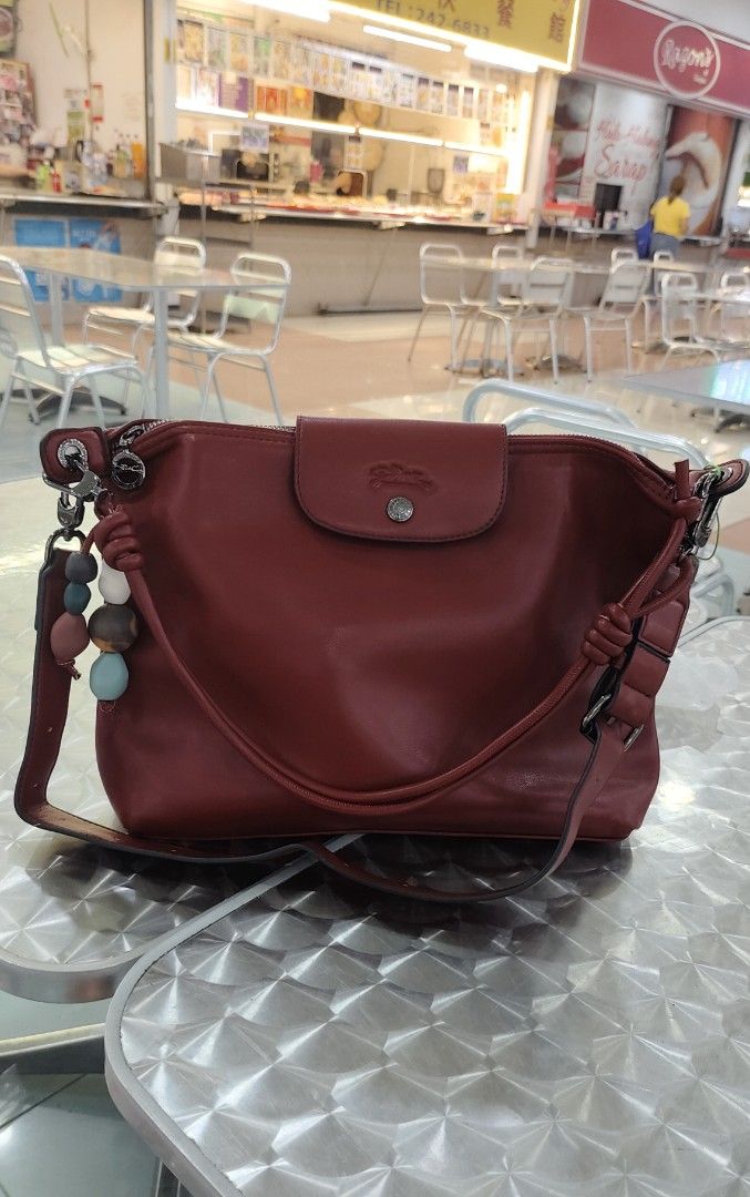 Leather longchmp (Category: Shoulder Bags) located in Caloocan City. Submitted by casseyann26-05661 (Listing ID 1464692102, Image 1). Description: .