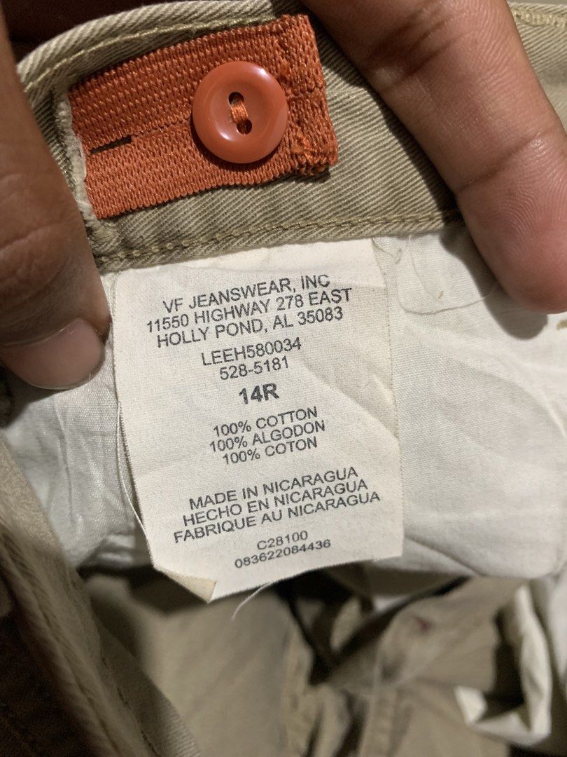Lee Carpenter Baggy Pants (Category: Jeans) located in Cebu City. Submitted by handpickedxthrift (Listing ID 1464769385, Image 3). Description: Lee Carpenter Baggy Pants😍 Khaki Excellent condition 28width x 37L / 9Hem No major issue Color rate 10/10 Mine📩 Toledo Cebu Unli Vc/Vouch.