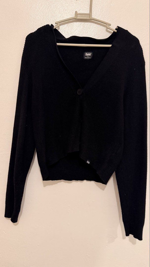 Lee Forever Authentic Black Cropped Cardigan Size L (Category: Coats, Jackets and Outerwear) located in Tarlac. Submitted by mariebiscuitttttt (Listing ID 1464640311, Image 1). Description: - Used twice - Brand: Lee - Style: Cropped Cardigan - Color: Black - Material: Ribbed Knit - Closure: Single Button - Neckline: V-neck - Styling Tip: Pairs well with high-waisted jeans 📍Tarlac City, Tarlac.