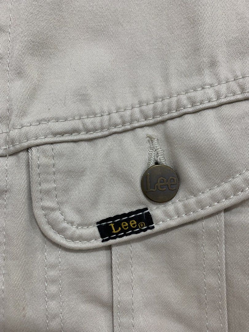 Lee jacket (Category: Coats, Jackets and Outerwear) located in Kubang Pasu. Submitted by chitraaapreloved (Listing ID 1464721241, Image 3). Description: .