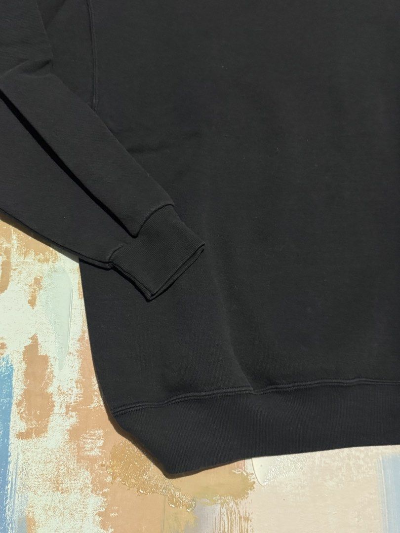 Lee sweater vintage (Category: Hoodies) located in Las Pinas. Submitted by thrftmnl. (Listing ID 1464731127, Image 3). Description: Vtg Lee sweater Size: L-XL Dimes Width: 23.5 Length: 27 Issue/s: none.