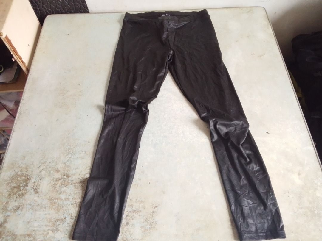 Leggings US BNEWTAG (Category: Other Bottoms) located in Los Banos. Submitted by mania-62906 (Listing ID 1464590998, Image 1). Description: BNewtag. US Medium. Black fabric not made of cotton.