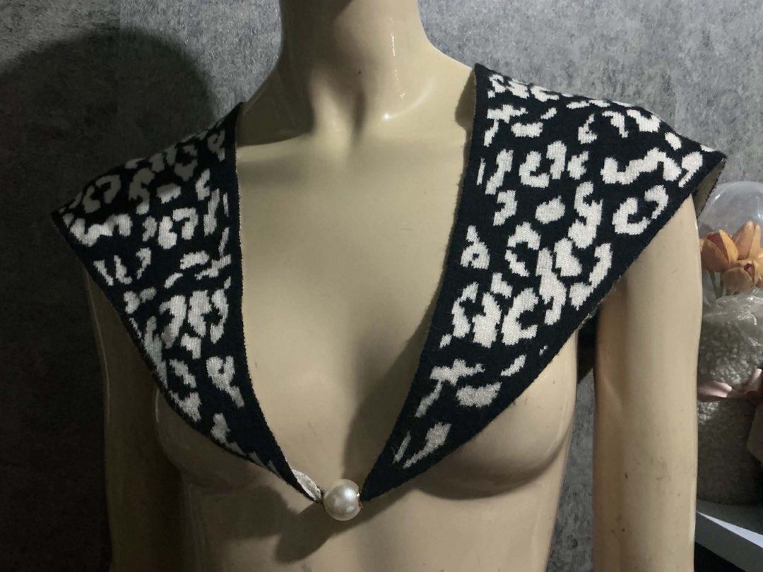Leopard triangle shawl (Category: Coats, Jackets and Outerwear) located in Angeles City. Submitted by ritenianstuff (Listing ID 1464646347, Image 1). Description: Leopard teiangle shawl with magnetic pearl closure Add sf Gcash payment Lp kpo.