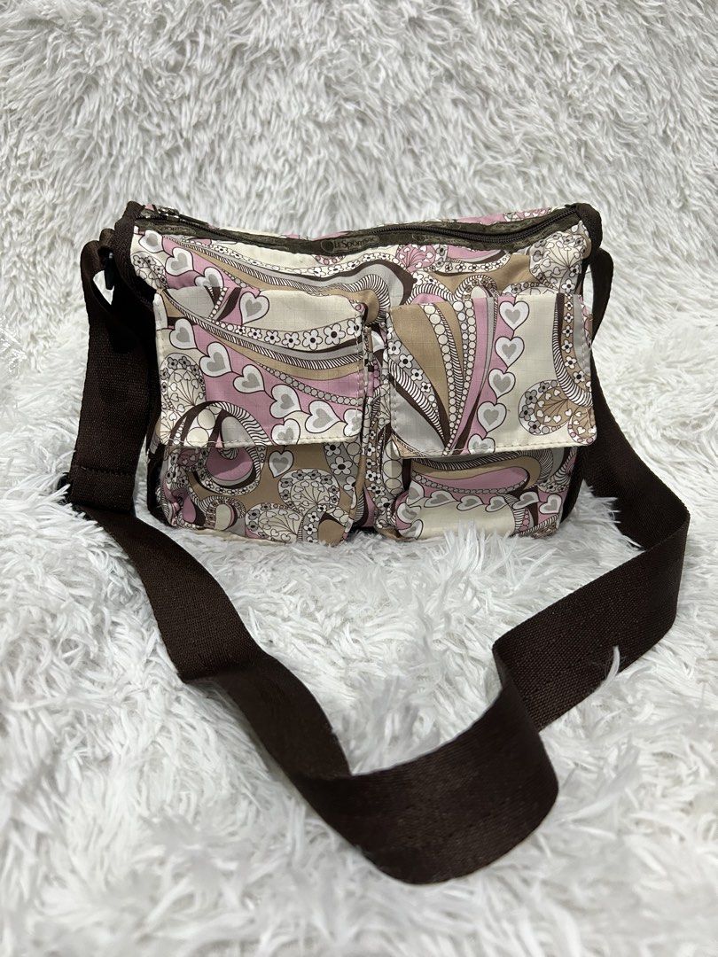 LeSportsac (Category: Cross-body Bags) located in Pasig City. Submitted by minminreyn (Listing ID 1464635863, Image 1). Description: LeSportsac Crossbody Light New Condition Minimal Flaw nasa loob Etiketa made in Costa Rica Huwag na magpm ang barat please lang Cavite or Qc Jnt or Lalamove only Gcash Payment.