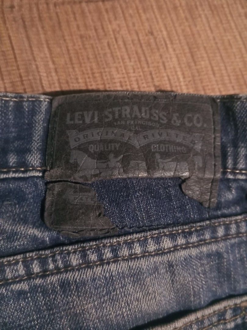 LEVIS 511 CLEAN DARK (Category: Jeans) located in Manila. Submitted by kenzo.09 (Listing ID 1464705095, Image 3). Description: Levi's 511 Slim Fit in the colorway wash "Clean Dark", and they were manufactured during the 24th week of 2016.Here is how all the codes break down step-by-step:👖 ‎ ‎Style & Wash ‎Code PC9-04511-4172: This 9-digit code details the cut and the material wash. ‎ ‎04511 indicates the 511 Slim Fit style. ‎ ‎4172 is the code f