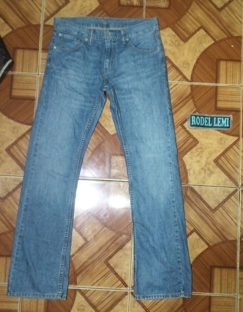 Levi's 527 slim bootcut (Category: Jeans) located in Bulacan. Submitted by ryldeal030912 (Listing ID 1464697692, Image 2). Description: new condition no issues size 31 fits to 33 41" lenght 11" leg 8" knee 9" hem.