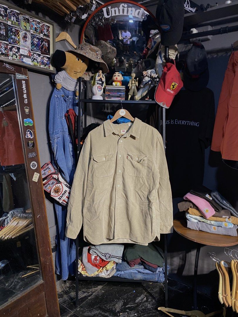 LEVI’s BUTTONDOWN CORDUROY LONGSLEEVES (Category: Coats, Jackets and Outerwear) located in San Pablo. Submitted by genesisllo24149 (Listing ID 1464732156, Image 1). Description: LEVI’s BUTTONDOWN CORDUROY LONGSLEEVES LENGTH -> 28 WIDTH -> 28p ISSUE -> LINTS CONDITION -> GOOD DM TO PURCHASE 📥 DISCLAIMER: - Please manage your expectations, posted items are preloved, used & thrifted -Actual color may vary due to lighting -Flaker will be posted.