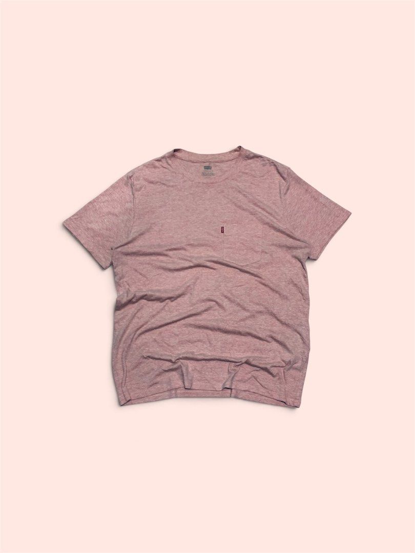 Levis Comfy Pocket Tee (Category: Tshirts & Polo Shirts ) located in Manila. Submitted by dacsjohnny (Listing ID 1464654446, Image 2). Description: Best fit for Medium Taguig Location 📍 Dm me to purchase! 📩.
