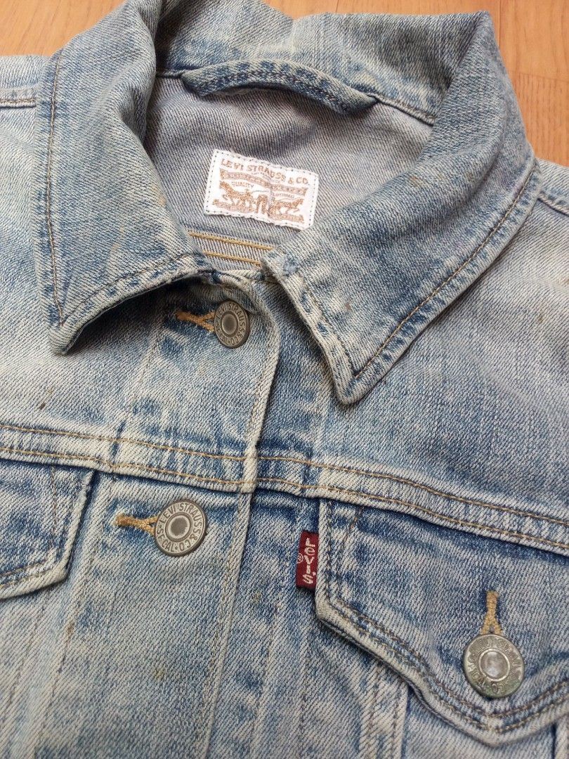 Levis denim jacket (Category: Activewear) located in Cavite. Submitted by goodluckythrifty (Listing ID 1464712944, Image 2). Description: .