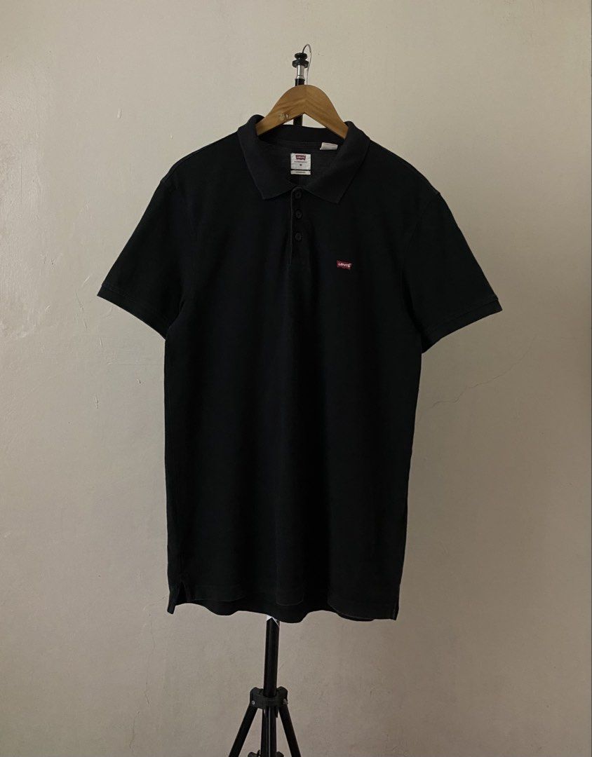 Levi's men polo shirt (Category: Tshirts & Polo Shirts ) located in Marikina City. Submitted by andreioruga (Listing ID 1464740765, Image 1). Description: size: medium width 20.5 | length 30 color rate: 9.8 up to 10 color rate issue: none condition: excellent dm 📩.