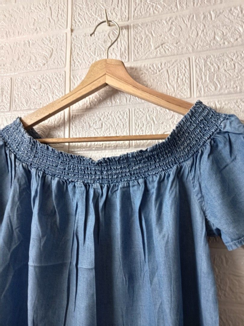 Light blue Chambray or tencel off the shoulder (Category: Others Tops) located in Caloocan City. Submitted by tintedberry (Listing ID 1464630778, Image 2). Description: .