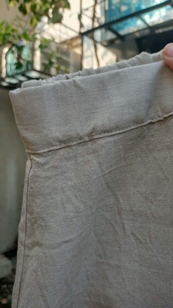 Light gray highwaist flowy squarepants (Category: Other Bottoms) located in Davao. Submitted by irisrazona16792 (Listing ID 1464665548, Image 2). Description: Wd side pocket Cotton Waist 26-28 (garterize) Hips 36 L 32 good as new.