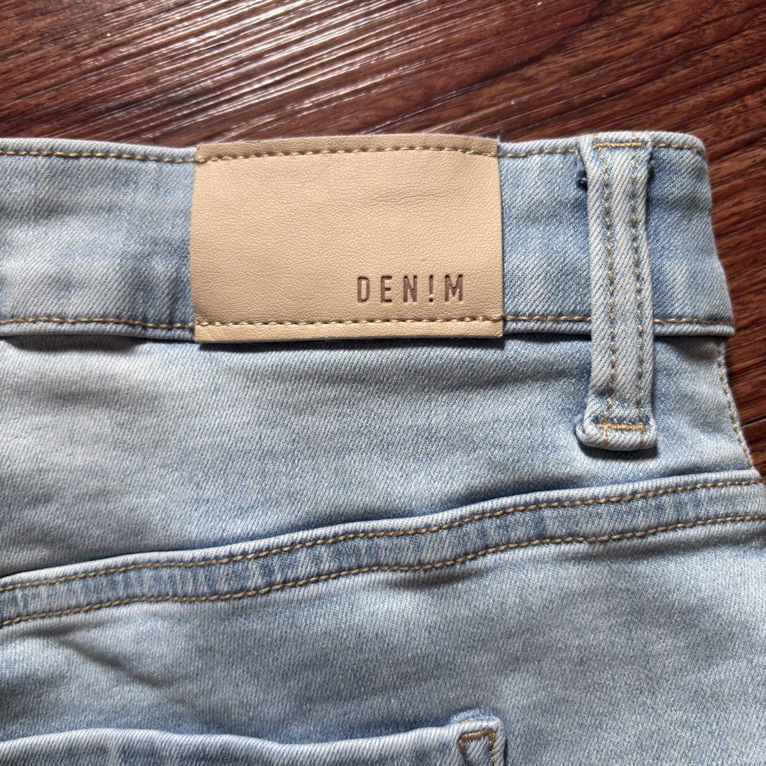 Light Wash Denim Shorts (Category: Shorts) located in Angeles City. Submitted by uzifinds (Listing ID 1464584190, Image 3). Description: - Light wash denim shorts - Cuffed hem - Small stain on front left leg (please check photos) - Ideal for casual wear.
